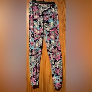Sugar Skulls Vibrant Paisley Women's Curvy Leggings